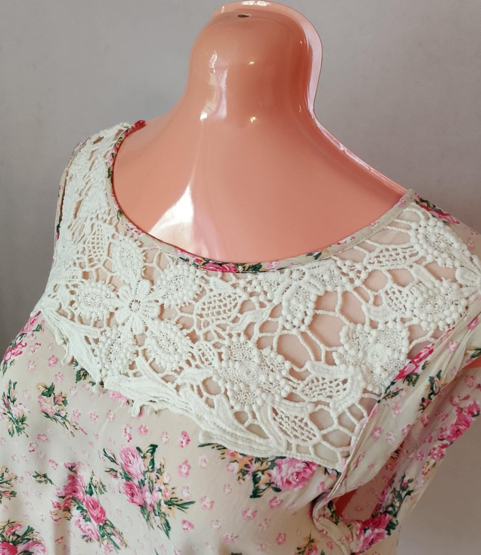 Top w róże New Look rozmiar M/38