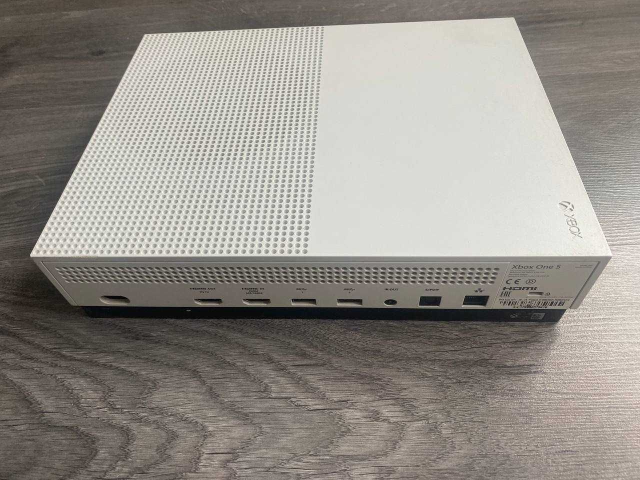 Microsoft Xbox One S Model 1681 по запчастинам.