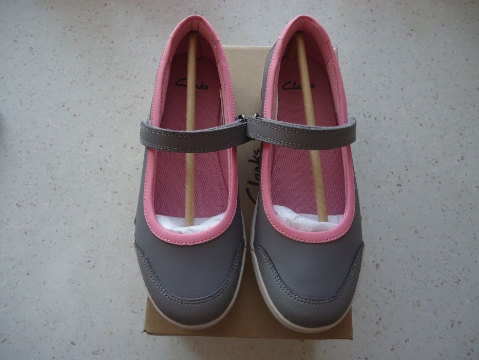 Новые кожаные туфли-балетки Clarks  p. 33,5 EUR, стелька 22 см