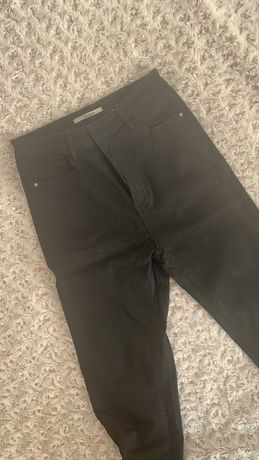 Czarne spodnie 36