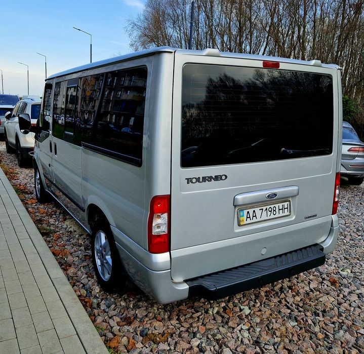 Автомобіль в гарному стані.