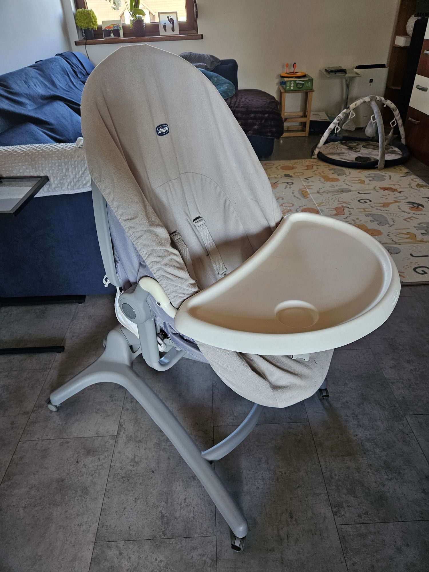 Chicco Baby Hug Air 4w1 + stolik i dodatki