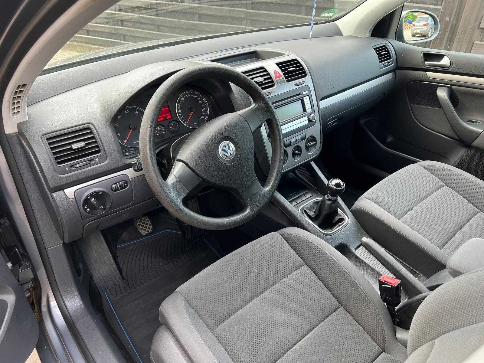 VW golf 5  1,6 benzyna