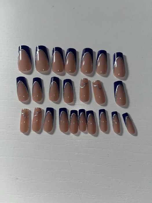 tipsy, sztuczne paznokcie