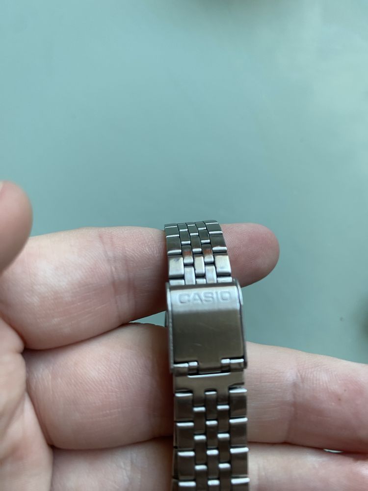 Наручний годинник CASIO LA680WA-1D оригінал