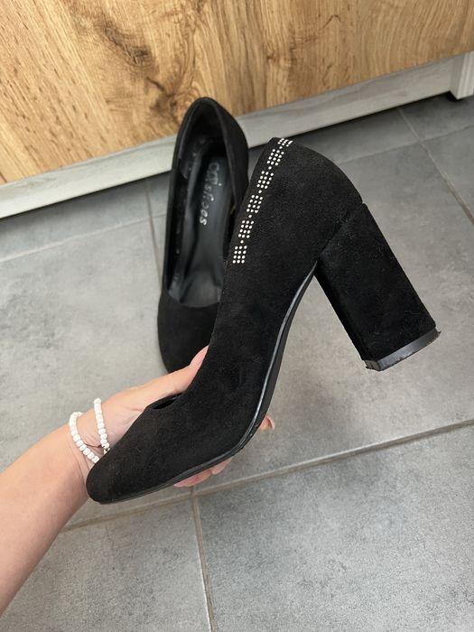 Туфлі жіночі на підборах