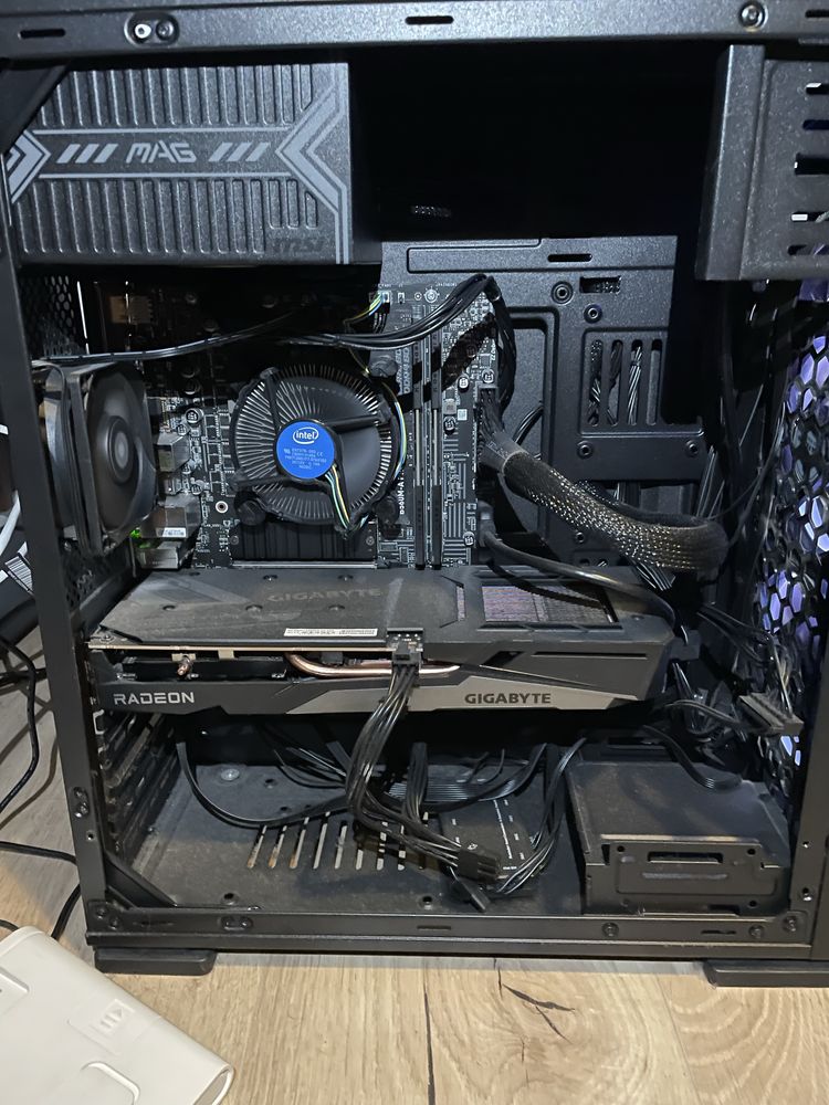 Komputer stacjonarny do gier z kartą Radeon RX6500XT