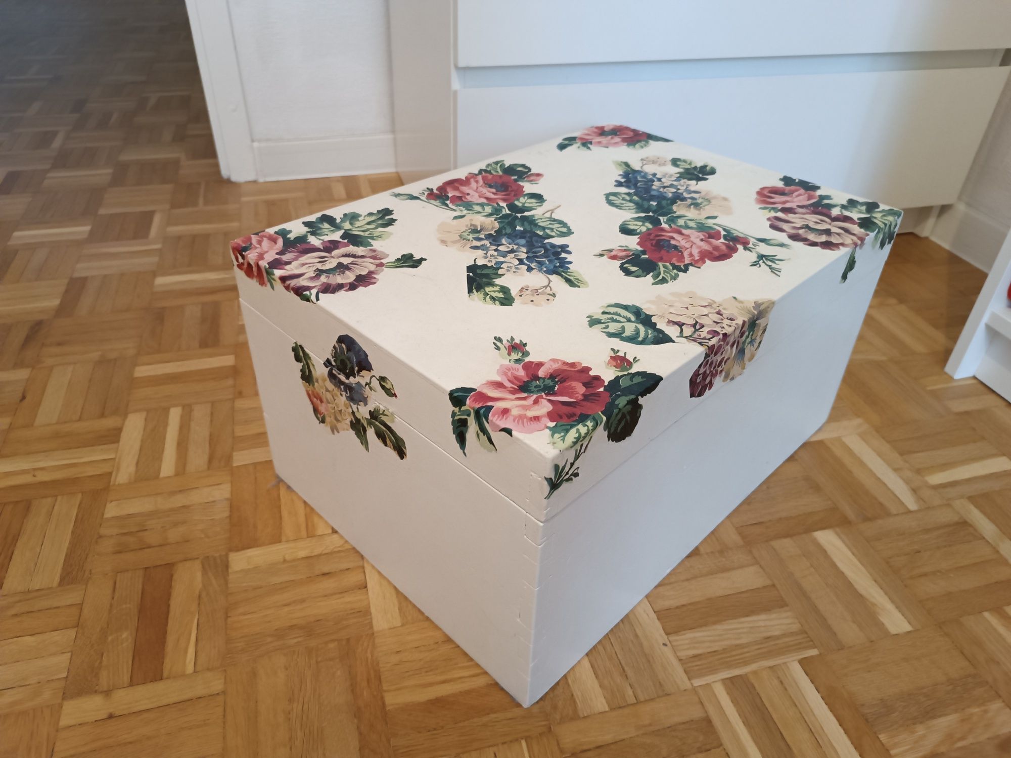 Skrzynia  kufer do przechowywania vintage decoupage