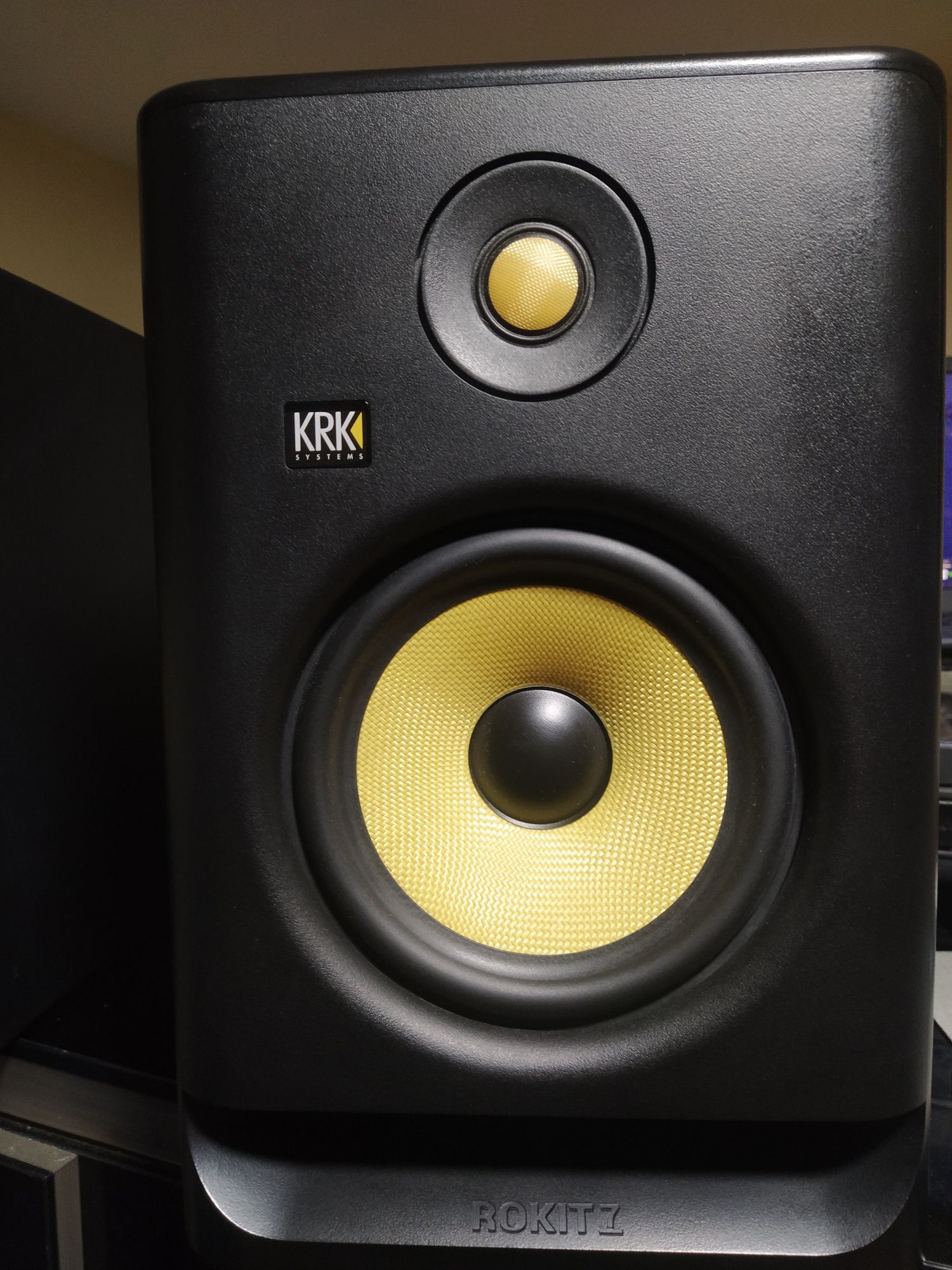 Monitores krk rokit 7
