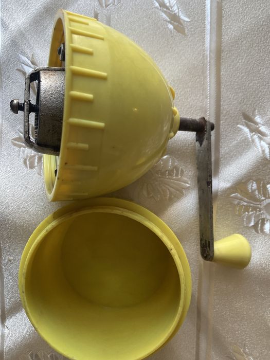 Mlynek do kawy reczny