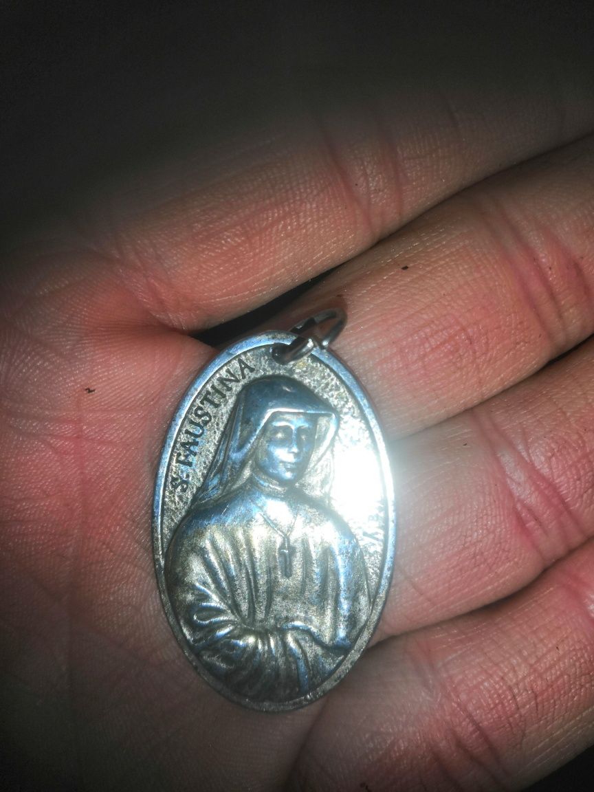 Медальон Св. Фаустина