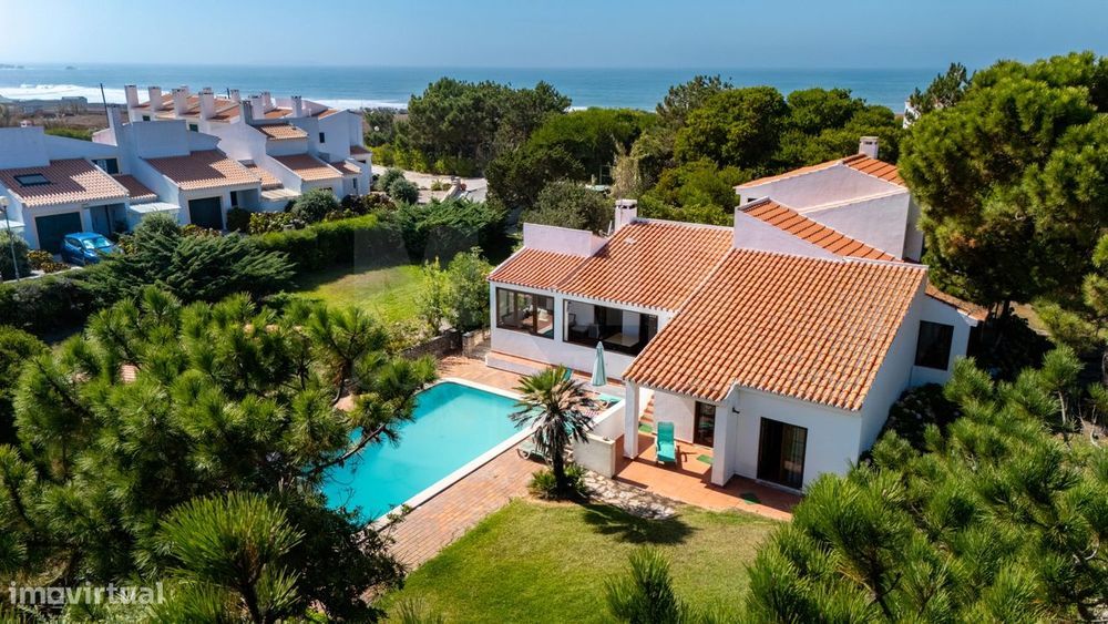 Moradia com piscina em lote de 1500m2 na Praia d'el Rey