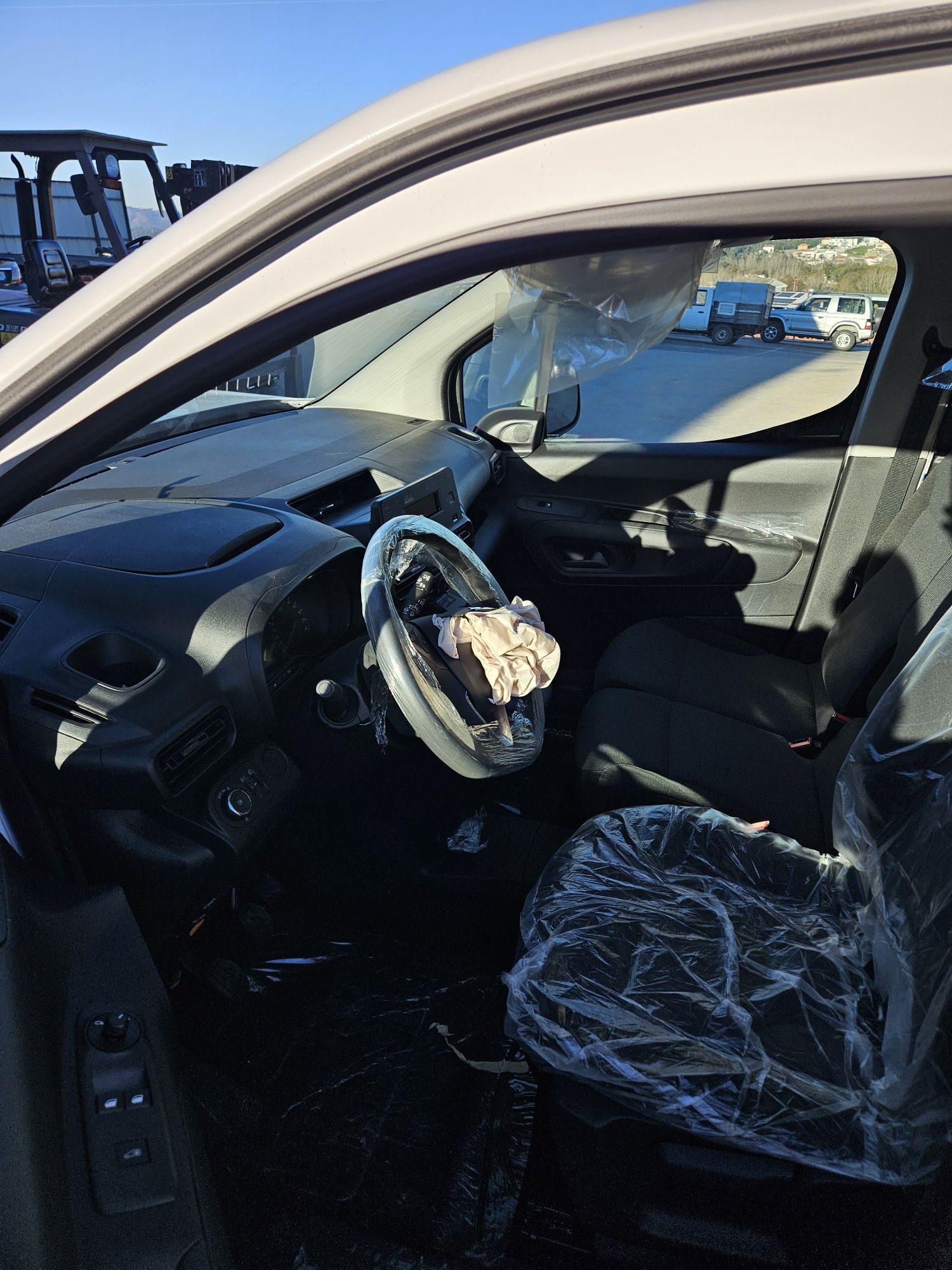 Opel Combo E 1.5 CDTi L2H1 de 2023 para peças