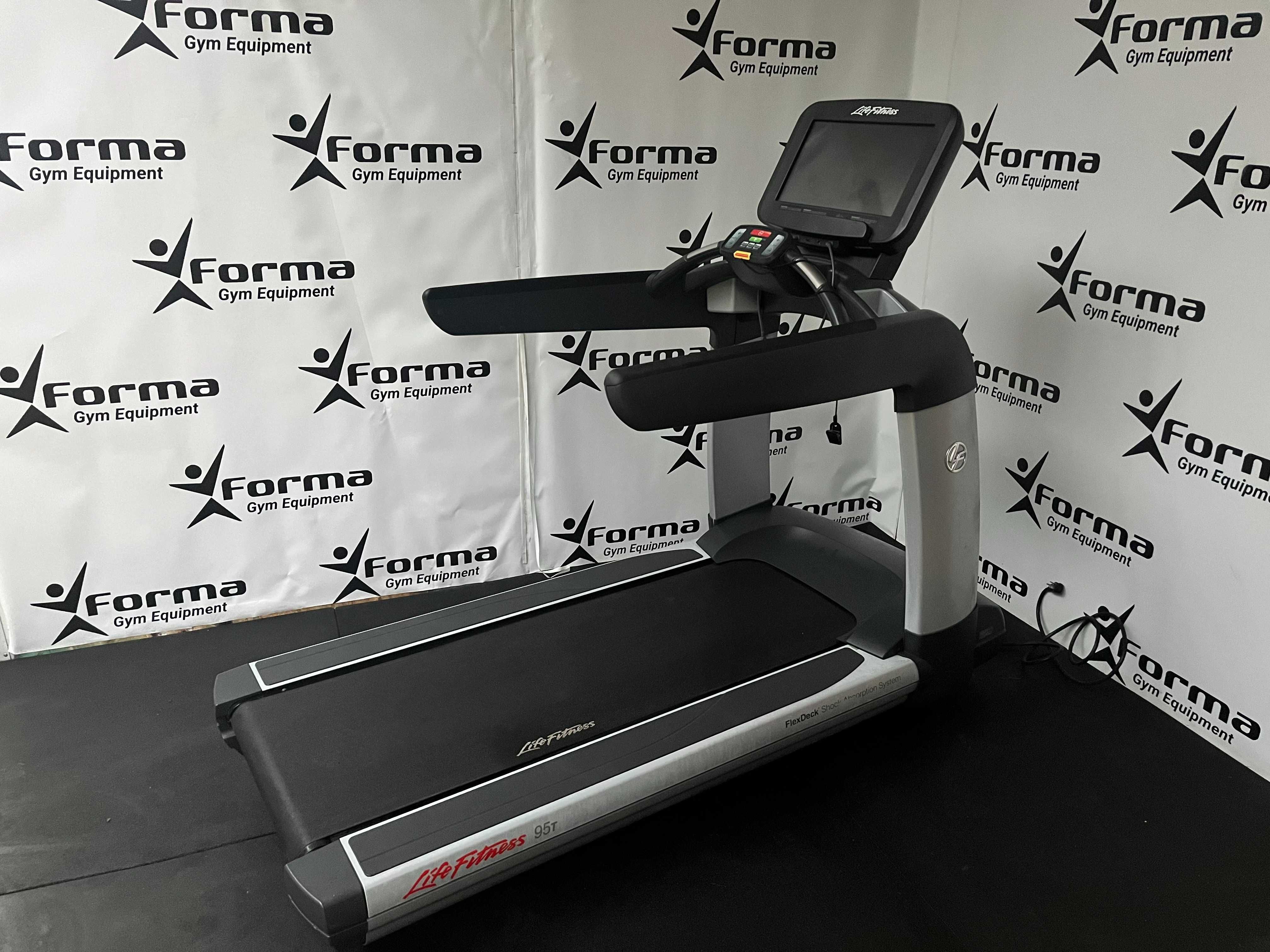 Bieżnia Life Fitness Elevation 95T Discover SE ( Stan AS-IS)