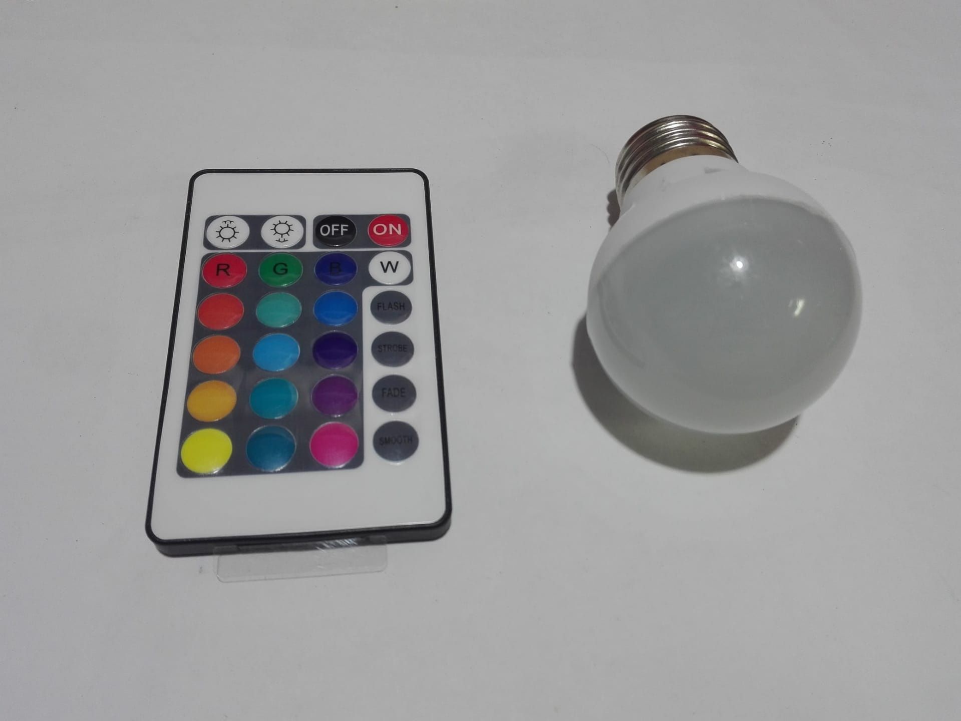 Lampada E27 led inteligente rgb varias cores com comando remoto