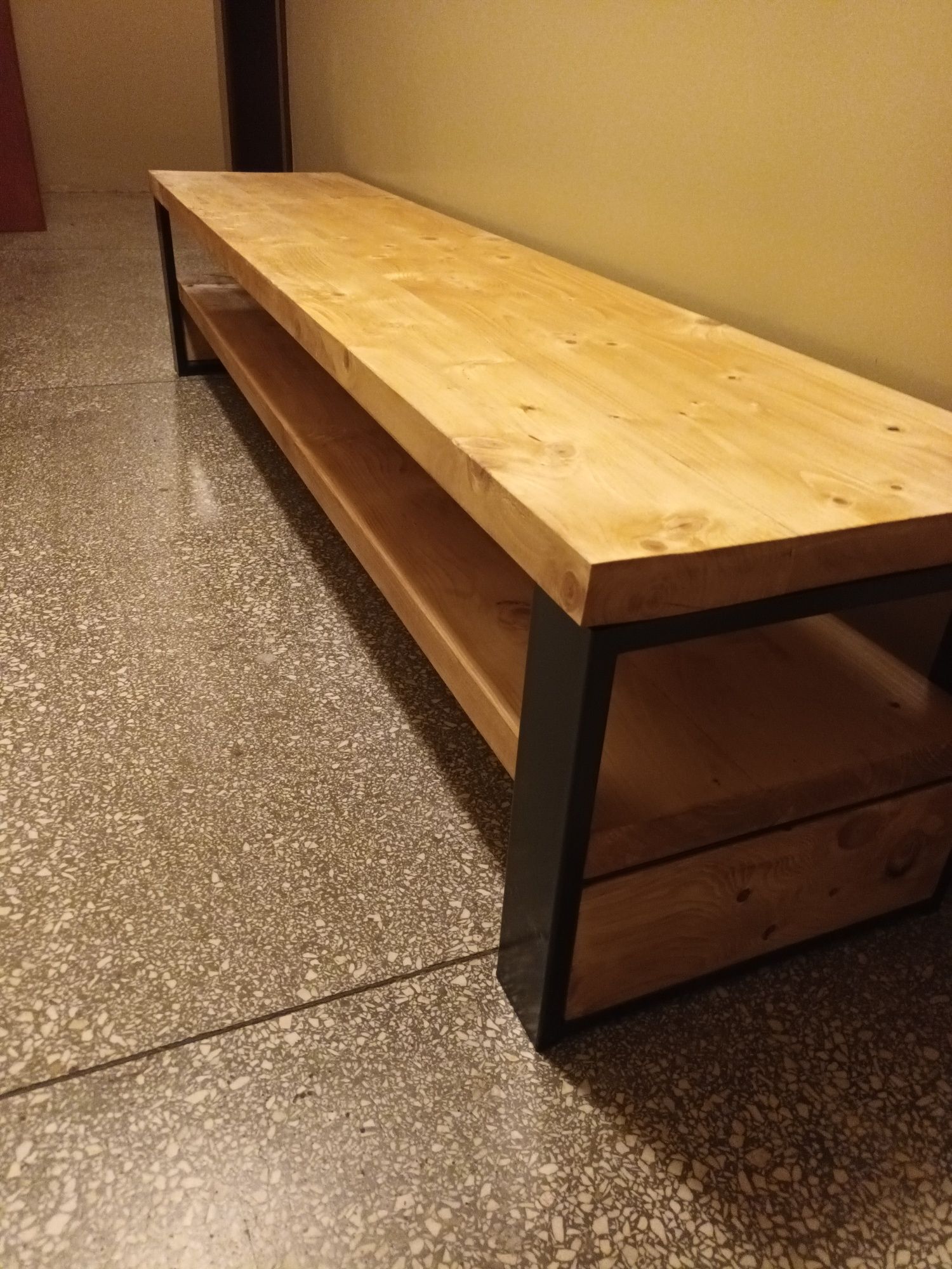 Mega stolik Rtv z drewna