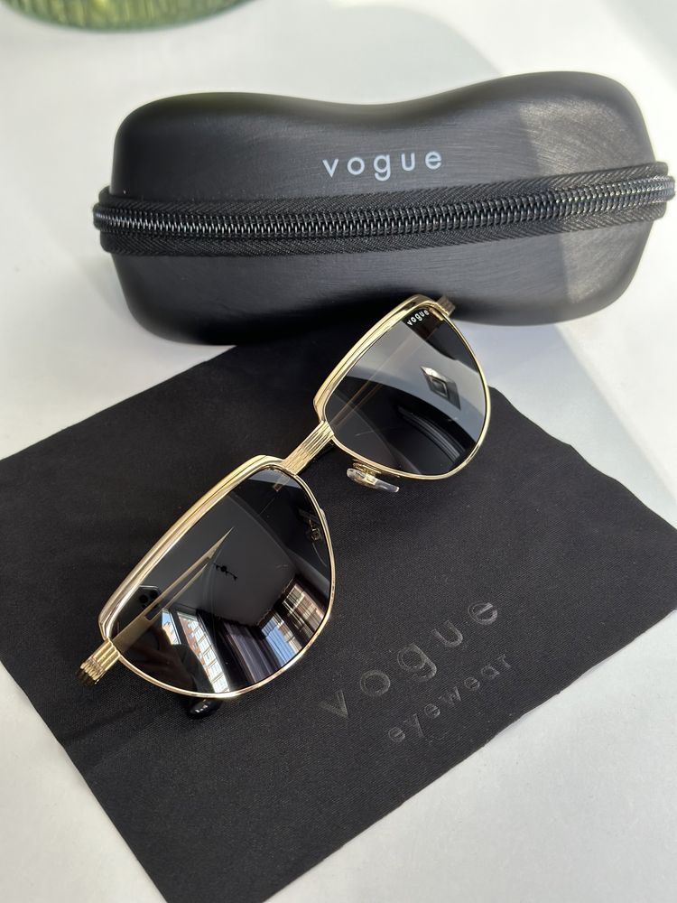 Сонцезахисні окуляри Vogue