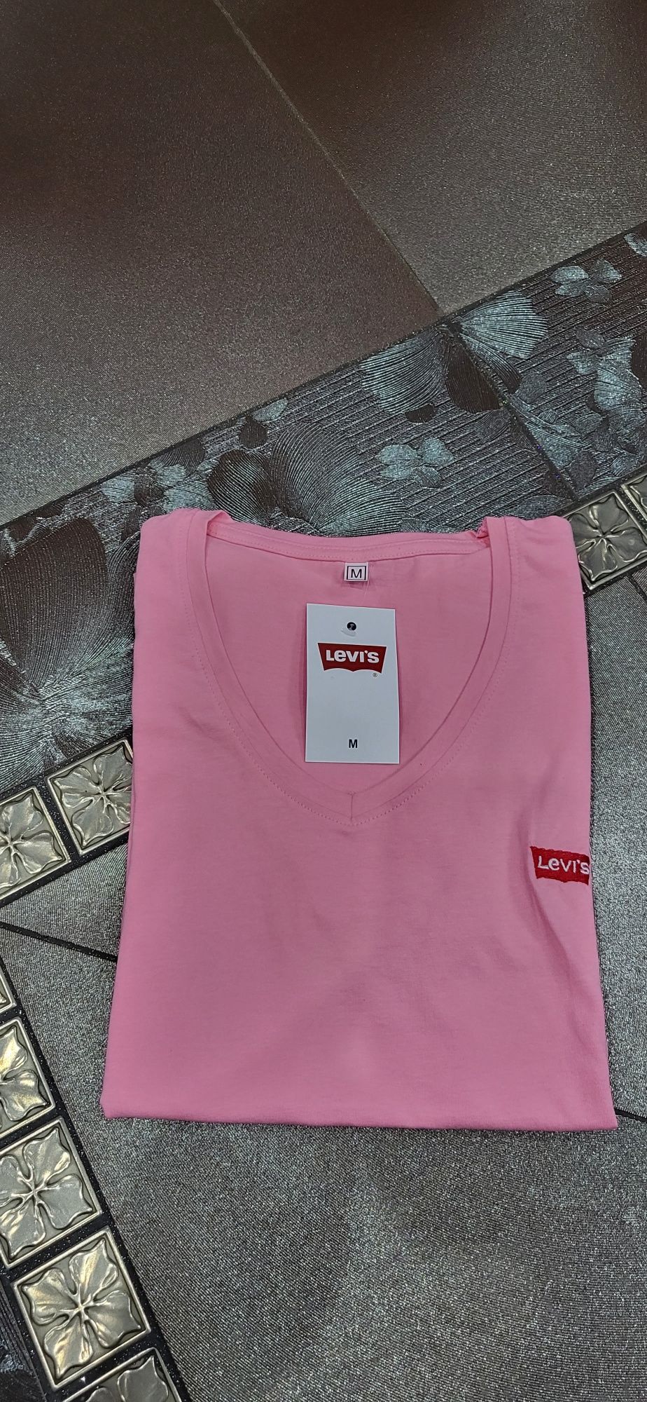 Levis różowa bluzka koszulka bawełna cukierek dekolt serek M