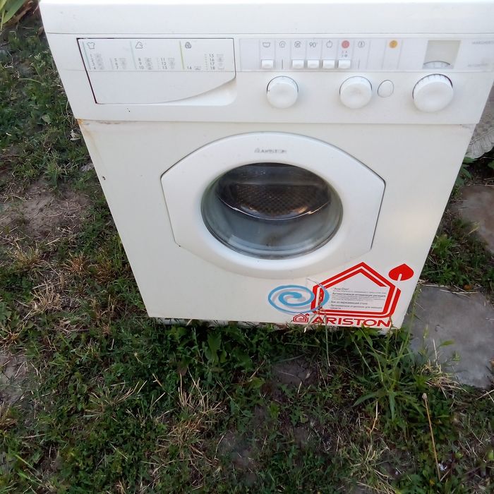 Стиральная машинка ARISTON