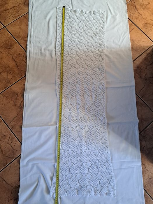 Bieżnik ręcznie robiony na szydełku