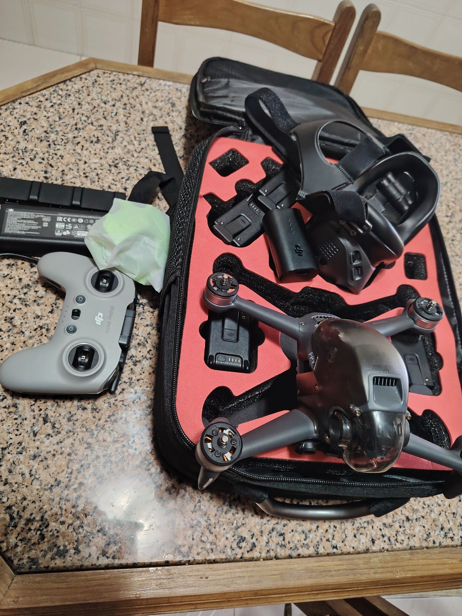 Djii FPv combo 4 baterias. Como novo completo.