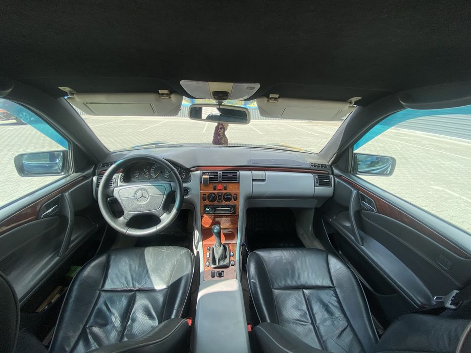 Mercedes-benz E200/ продам лупатого