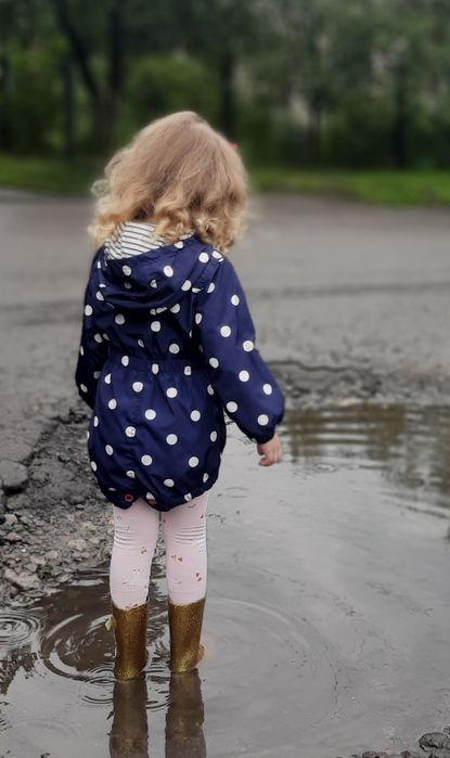 Легкий плащик вітровка