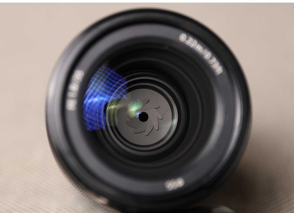 Об'єктив Sony FE 35mm F1.8