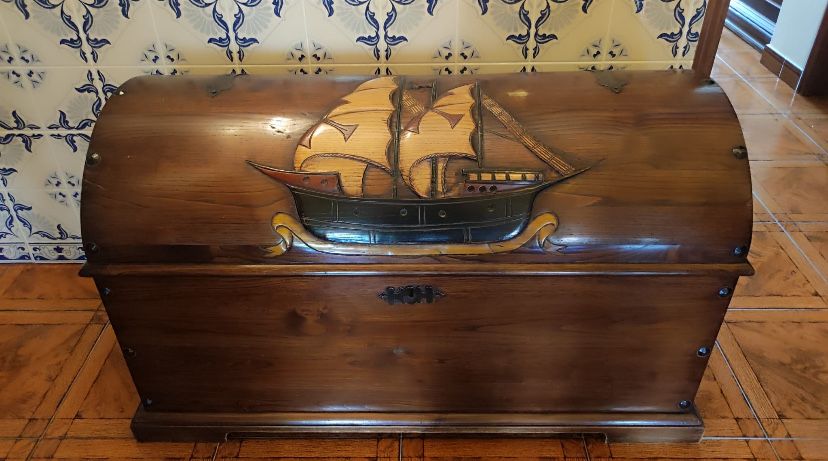 Vendo baú de madeira