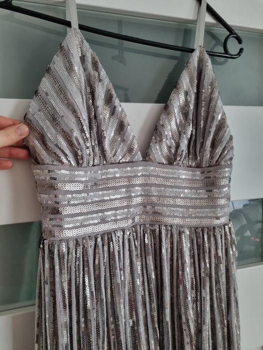 Srebrna sukienka wieczorowa