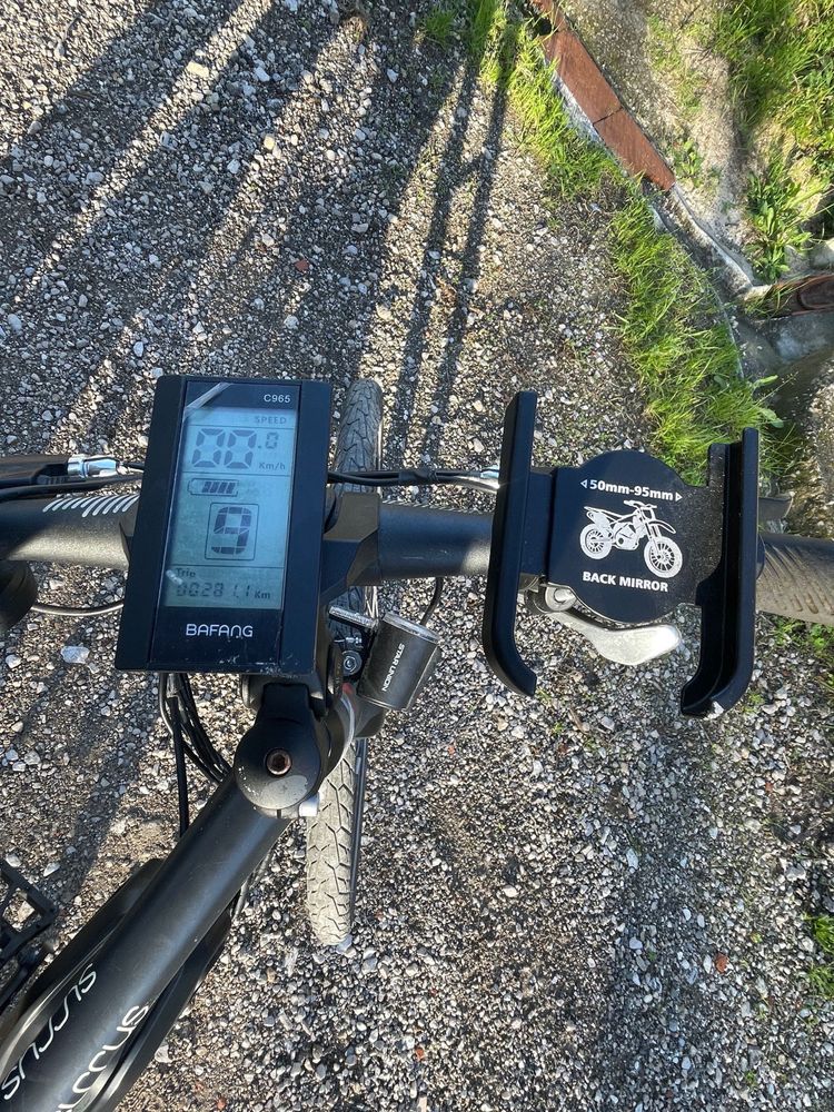 Bicicleta Specialized com motor elétrico