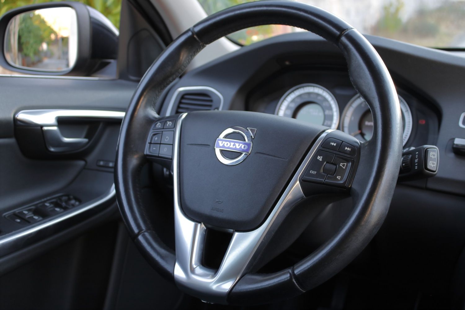 Volvo V60 1.6 D Momentum (180€/Mês)