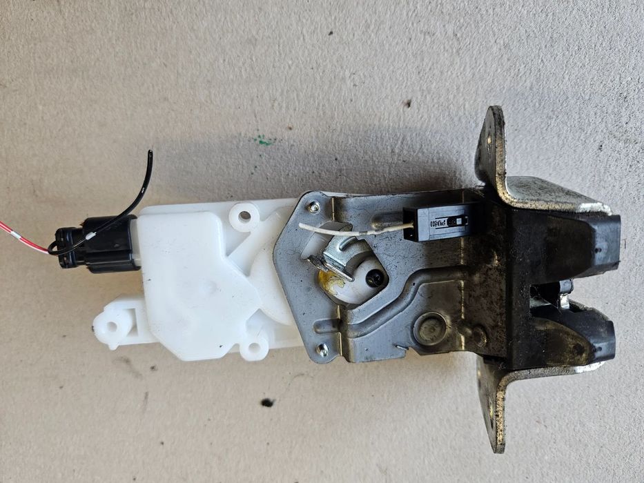 Mitsubishi Outlander II 2 zamek klapy tył tylnej