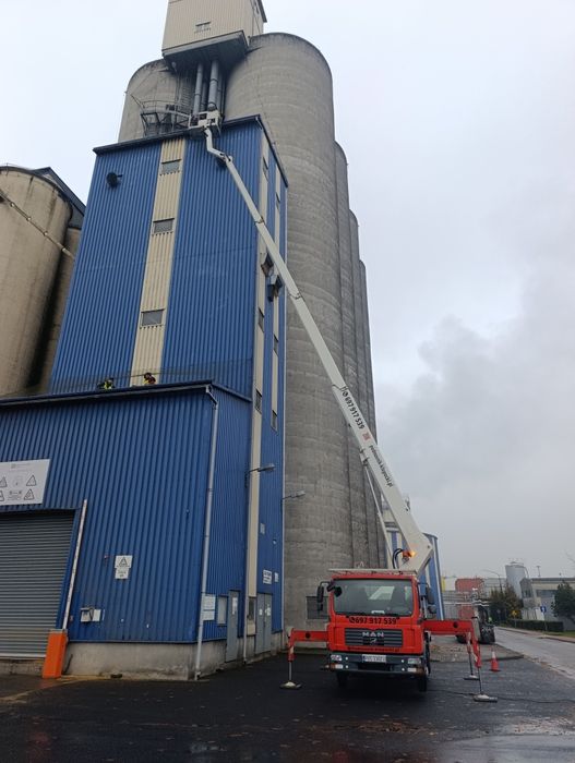 Podnośnik koszowy zwyżka 30m