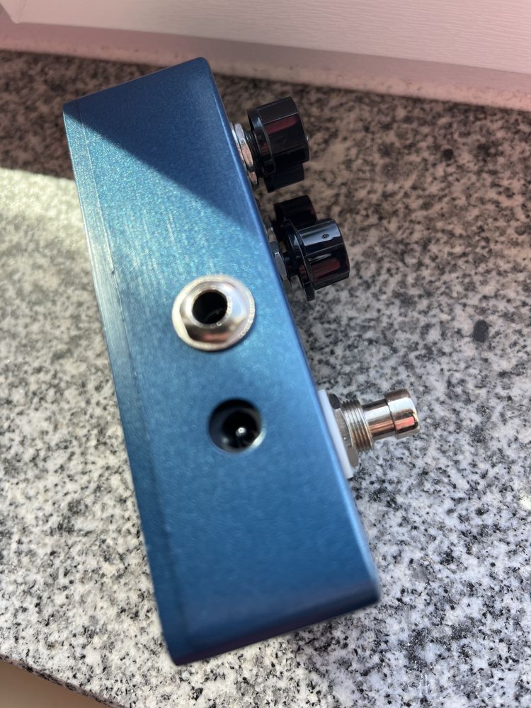 Pedal de reverb e modulação
