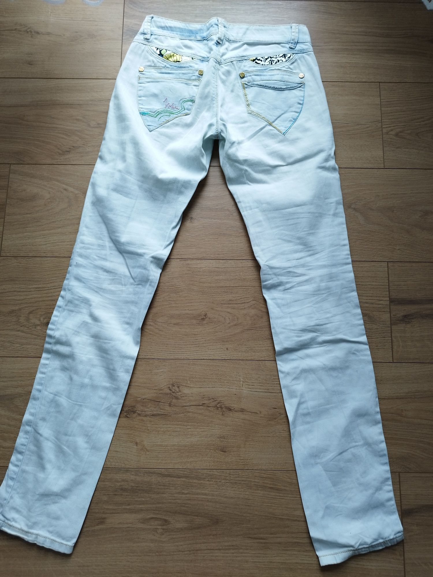 Spodnie jeansowe jasne