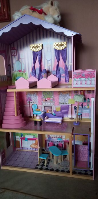 Duży domek dla lalek