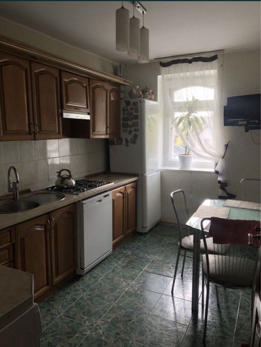 Здається в центрі трьохкімнатна квартира