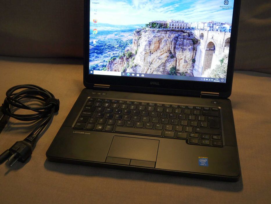 DELL Latitude E5440 Intel core i5-4200 4GB RAM 250 GB SSD Windows 10