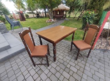 Stół + krzesła (zestaw)