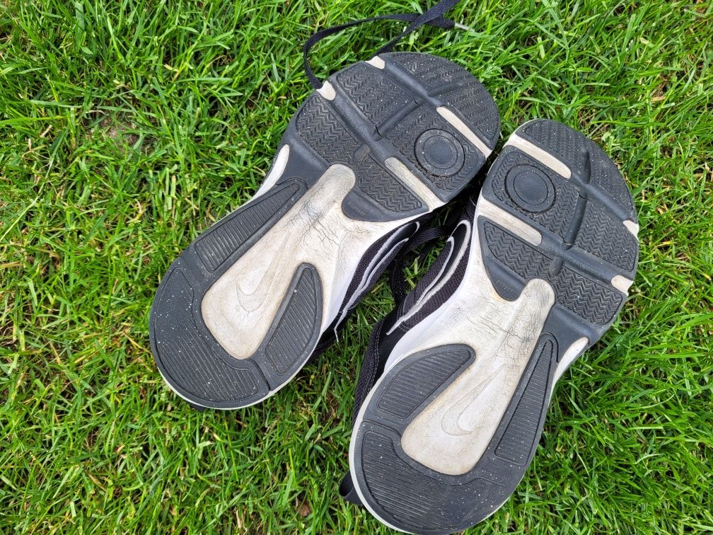 Sneakersy nike defy all day 42,5.