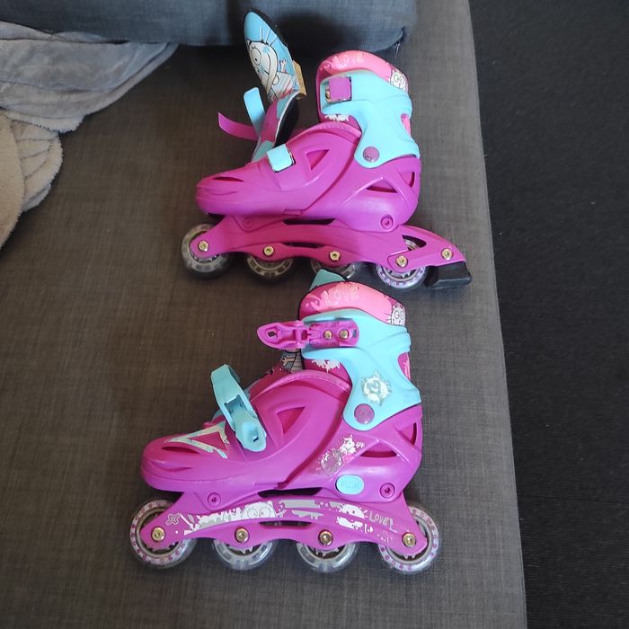 Patins em linha rosa
