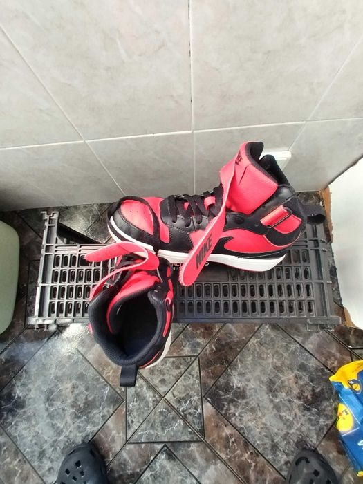 ATENÇÃO ténis bota pouco usados