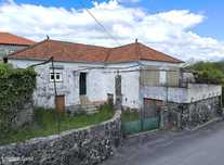Casa de Campo,em pedra, vários anexos, logradouro, +- 600m2 , Castanhe