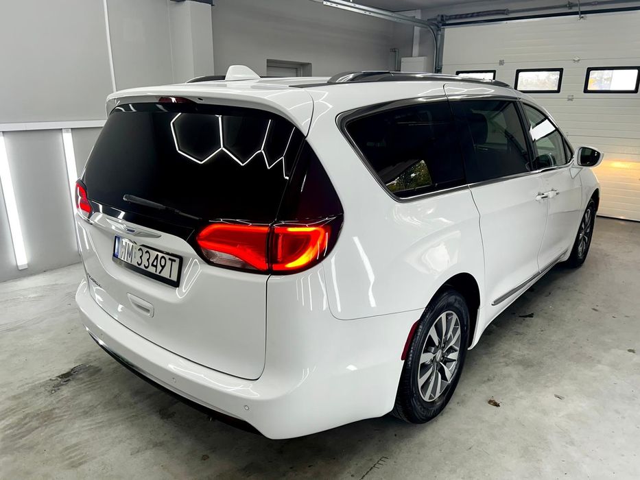 Wypożyczalnia wynajem samochodów bus- 8/9 osobowe, VIP