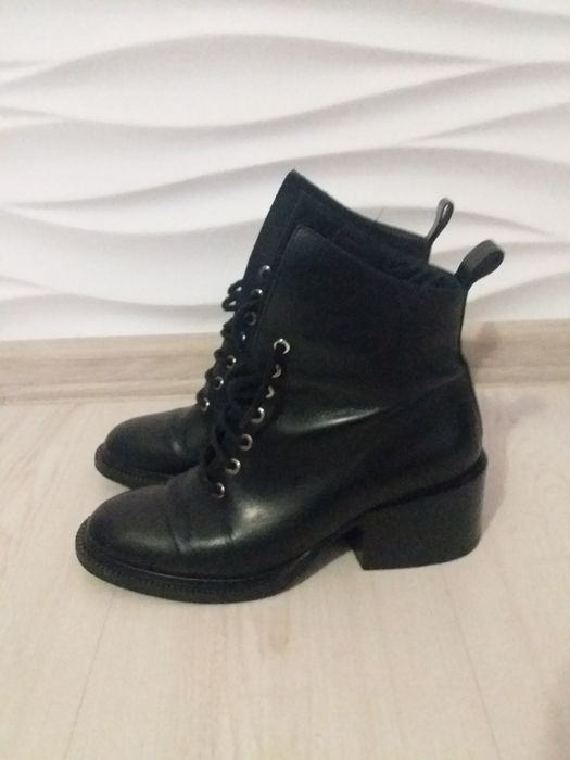 Продам черевики Estro