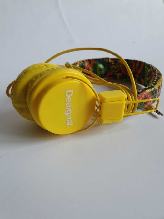 Słuchawki Desigual. Żółte przewodowe dziecięce
