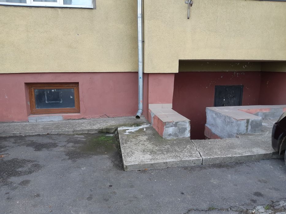 Терміновий продаж напівцокольного приміщення заг. площею 116 м кв.