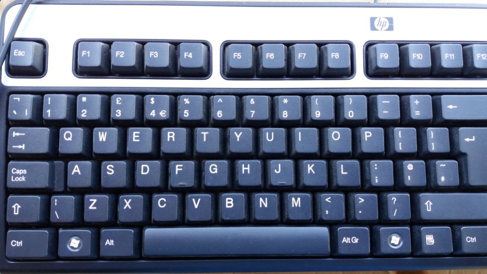 Teclados Inglês, Alemão e Espanhol.