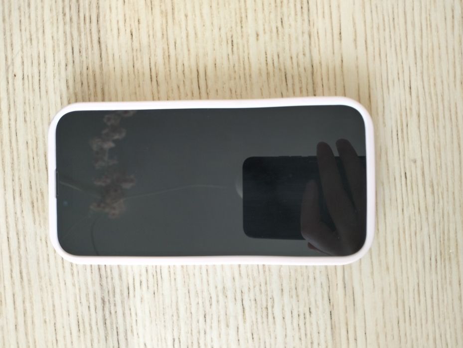 iPhone 13 + etui + kabel